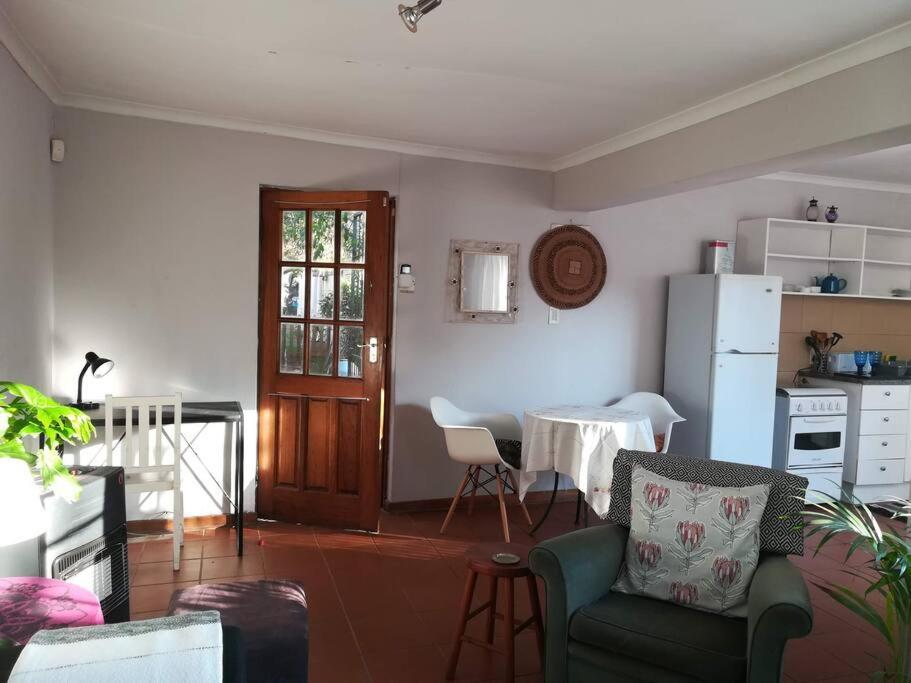 Apartment Bright And Sunny Private Self-catering *