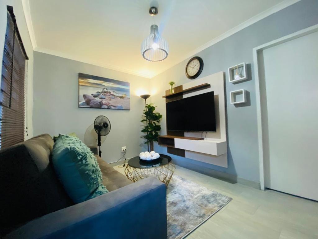 The Curve Unit 2 Apartment *