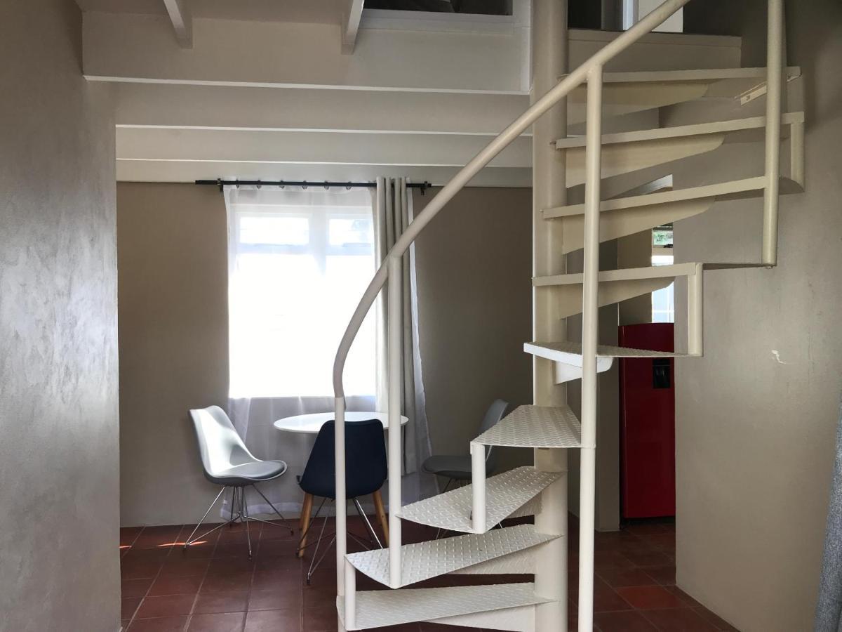 Ở trọ Aluve Johannesburg