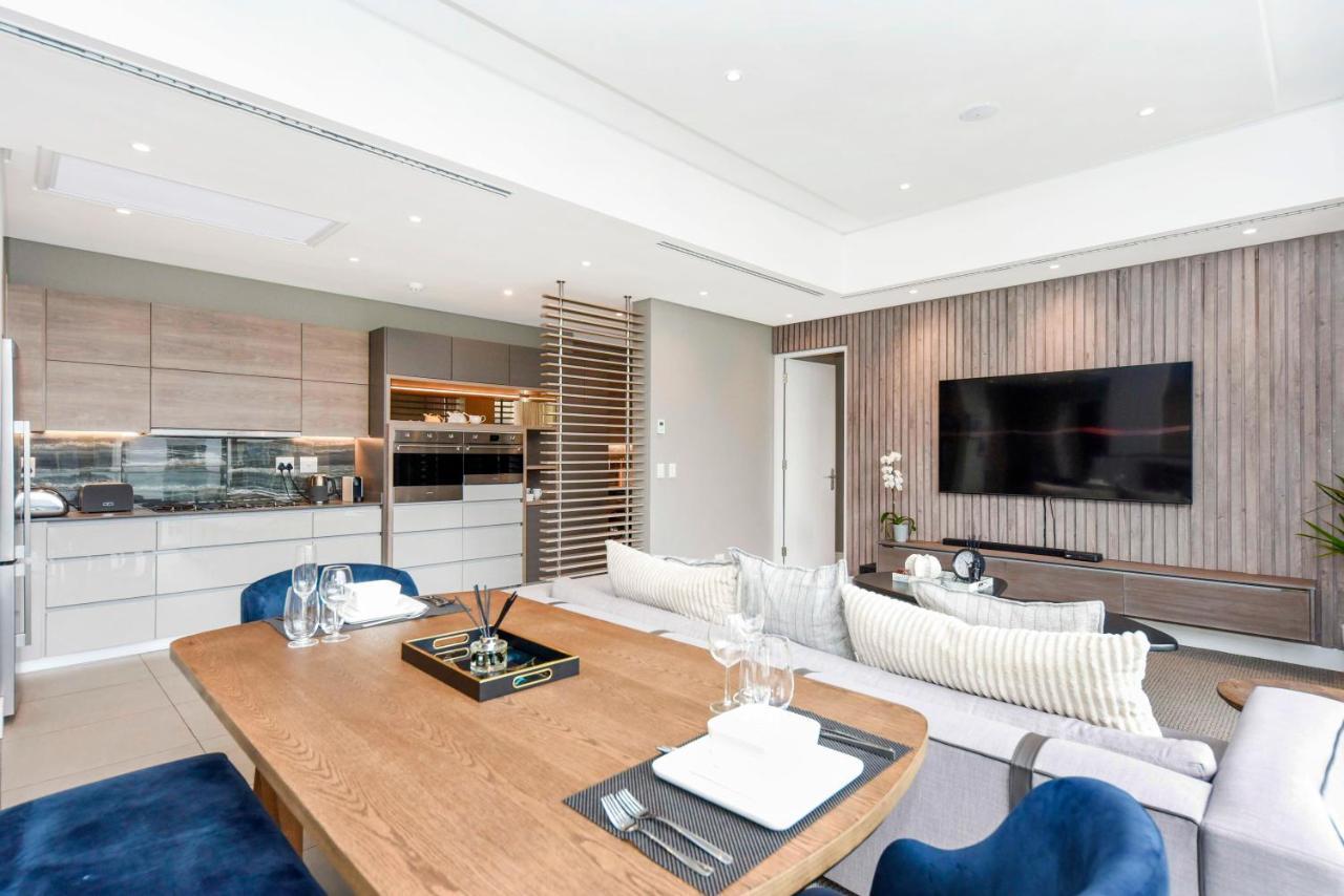 Chic 2 Bedroom Penthouse In The Heart Of Rosebank Căn hộ