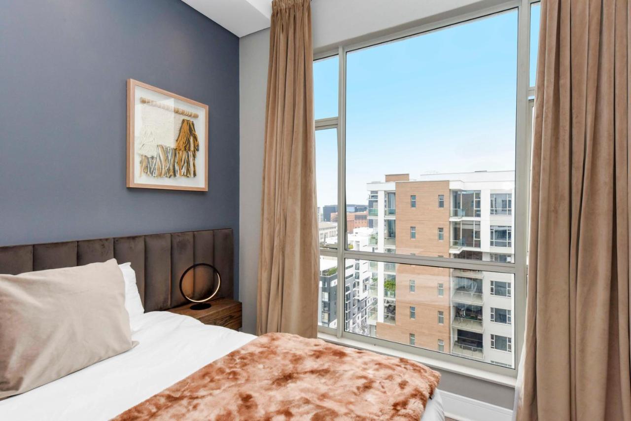 Chic 2 Bedroom Penthouse In The Heart Of Rosebank Căn hộ
