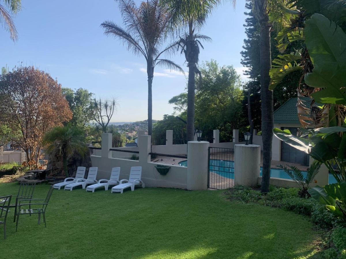 Safari -beautiful 3 Bedrooms, 10-seater Dining , Tv Room, Garden & Pool Johannesburg
