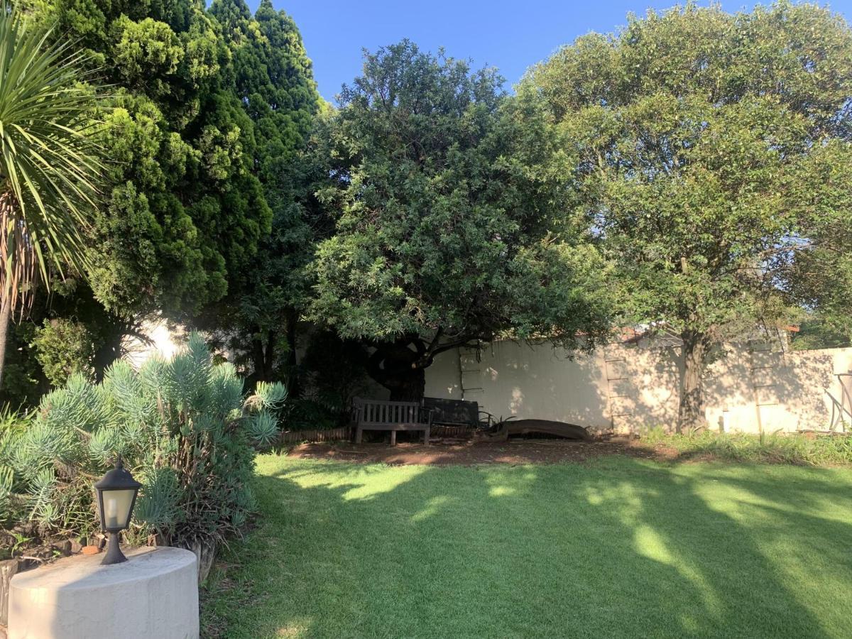 Safari -beautiful 3 Bedrooms, 10-seater Dining , Tv Room, Garden & Pool *