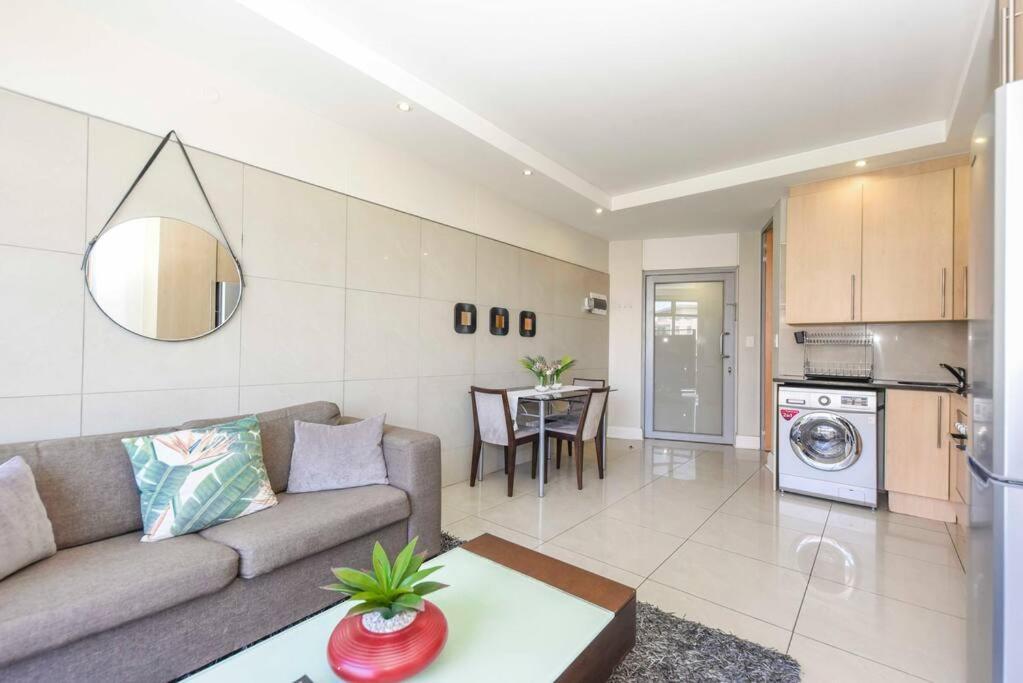 Sandton Hydro - 1 Bedroom Apartment