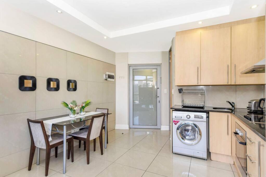 Apartment Sandton Hydro - 1 Bedroom *