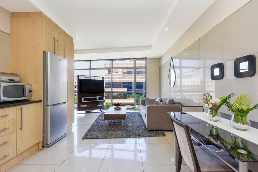 Sandton Hydro - 1 Bedroom Apartment *