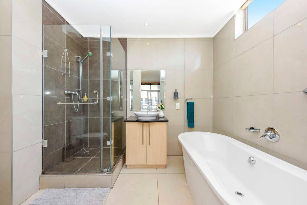 Apartment Sandton Hydro - 1 Bedroom *
