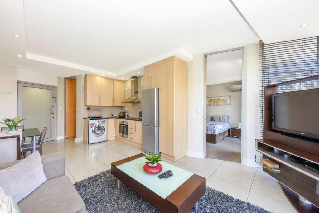 Sandton Hydro - 1 Bedroom * Johannesburg