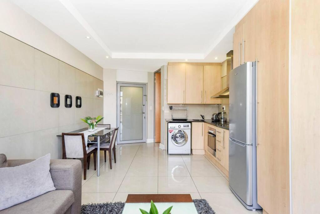 Sandton Hydro - 1 Bedroom * Johannesburg
