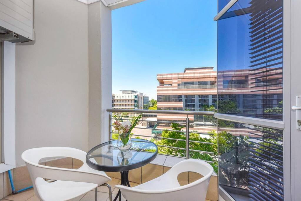 Apartment Sandton Hydro - 1 Bedroom *