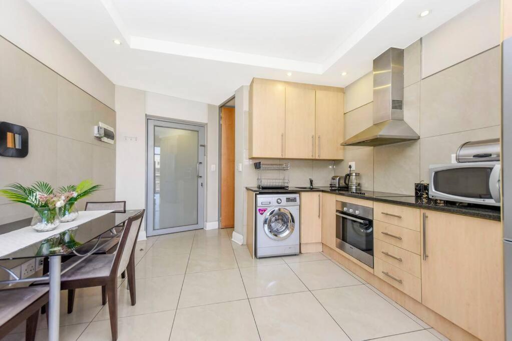 Sandton Hydro - 1 Bedroom Johannesburg