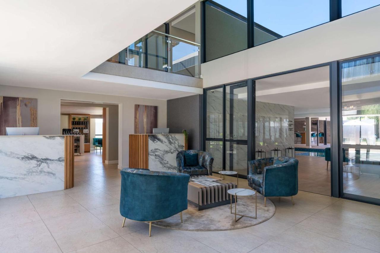 Radisson And Convention Centre Or Tambo Airport