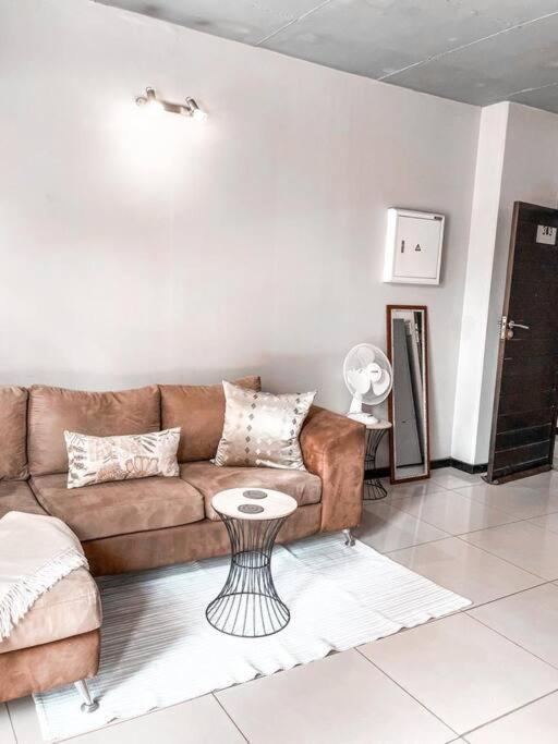 Apartment Living Near Nelson Mandela Bridge & Wits Uni *