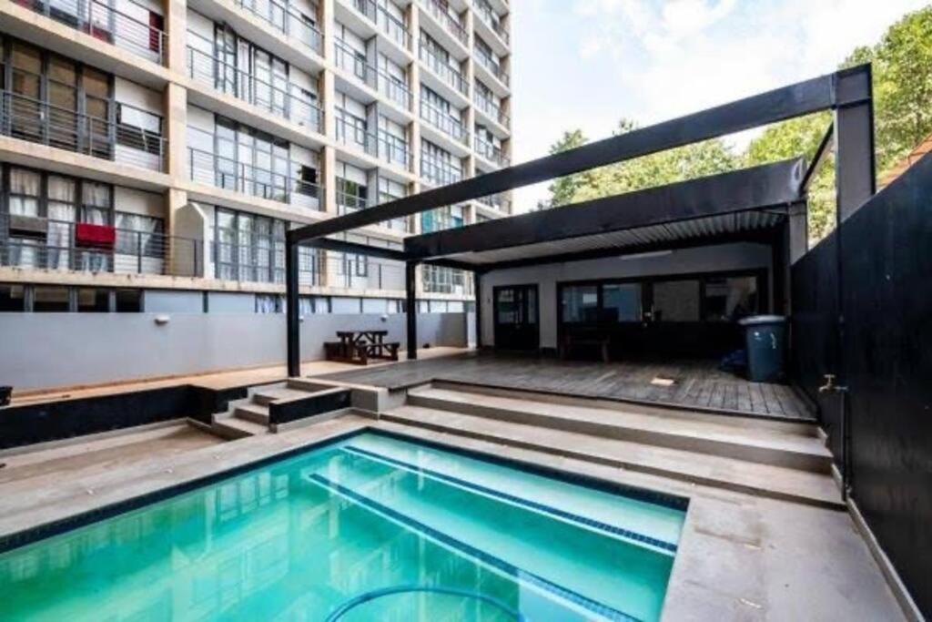 Apartment Living Near Nelson Mandela Bridge & Wits Uni