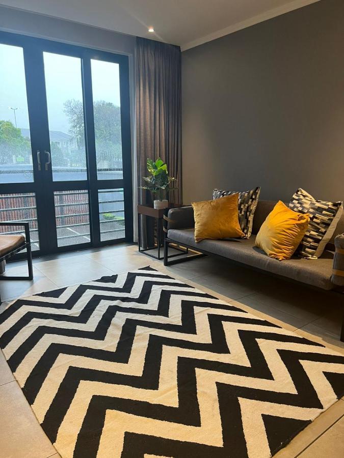 The Max Sandton Apartment *