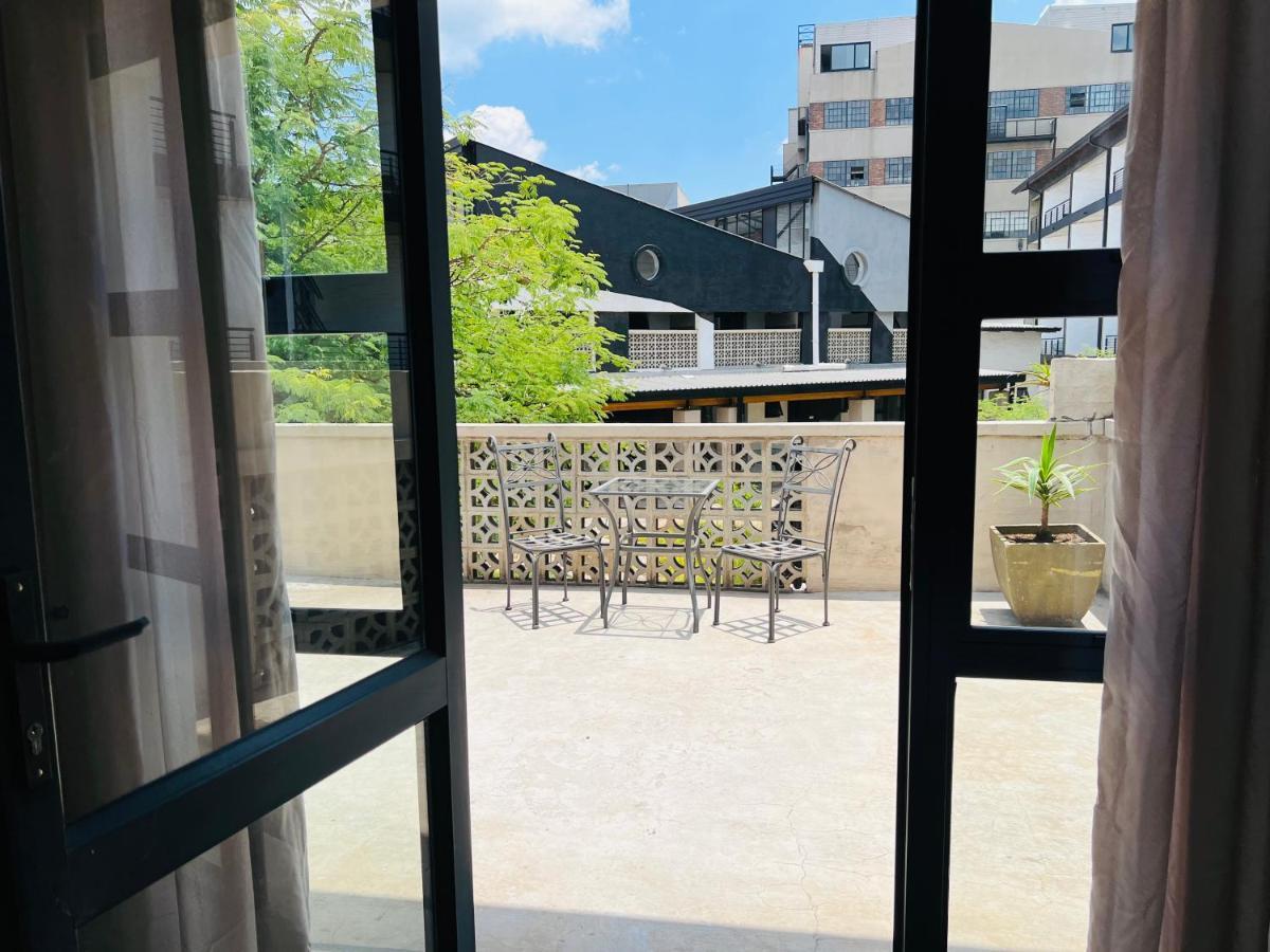 Living 119 - Fibre Wifi, Washing Machine & Sunny Balcony Johannesburg