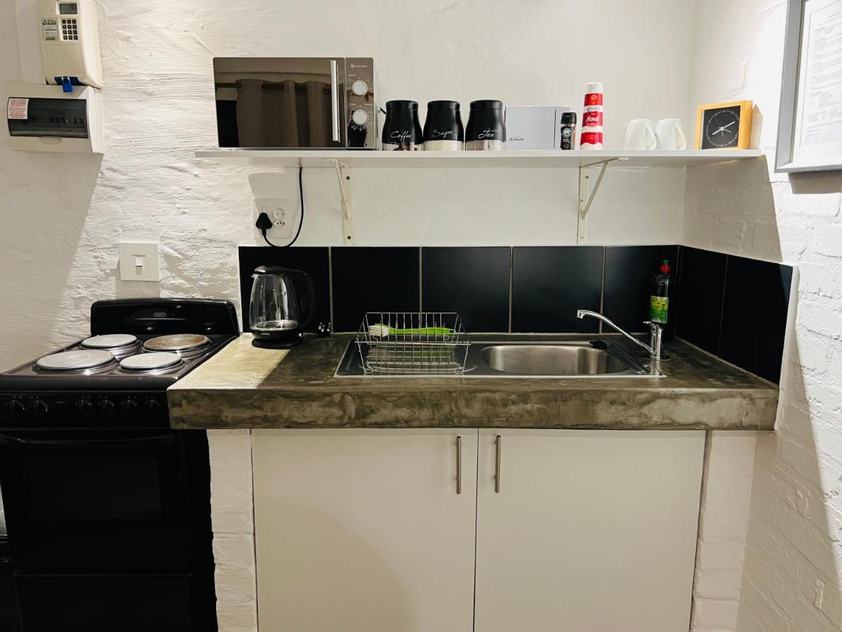 Living 119 - Fibre Wifi, Washing Machine & Sunny Balcony *