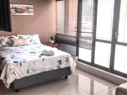 Apartment Living Near Nelson Mandela Bridge & Wits Uni Johannesburg