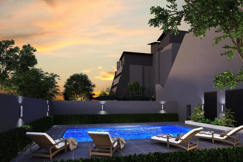Apartment Contemporary W/cinema *