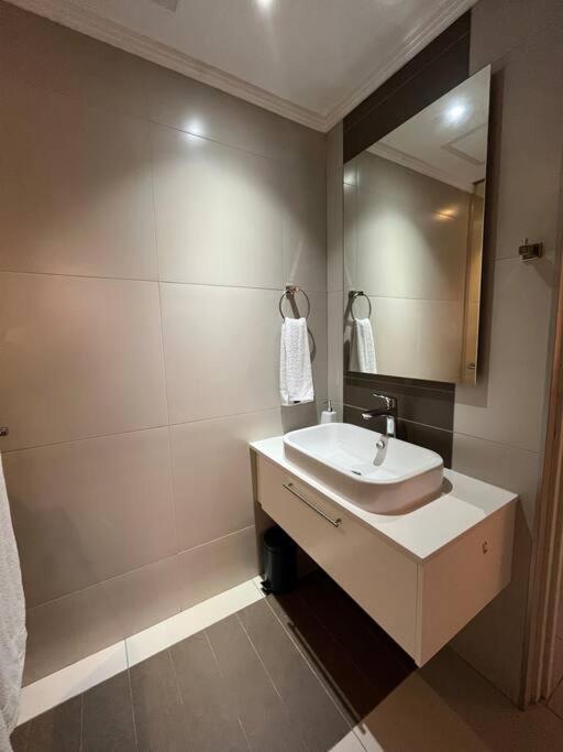 Apartment Spacious 2-bedroom Masingita Towers