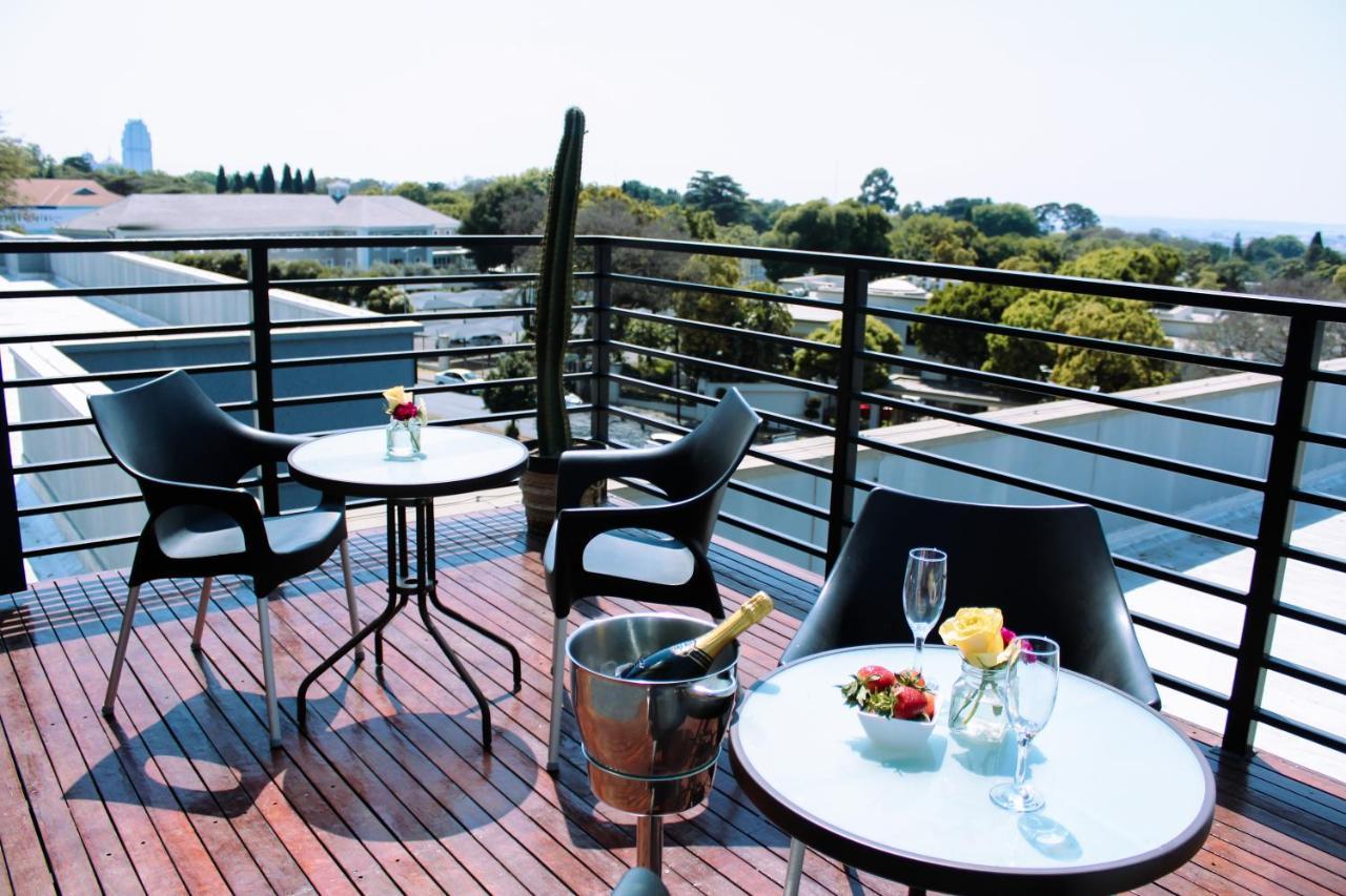 The Max Sandton Apartment *