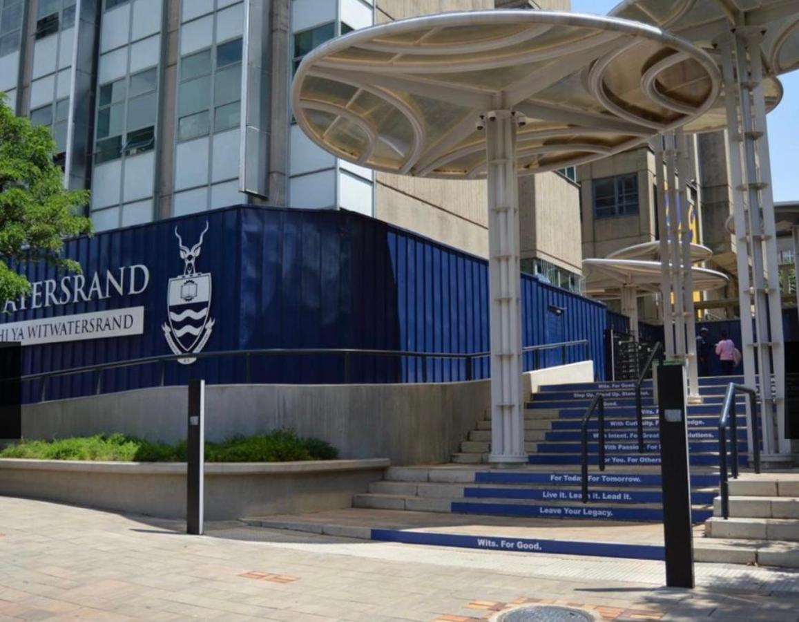 Living Near Nelson Mandela Bridge & Wits Uni Apartment *