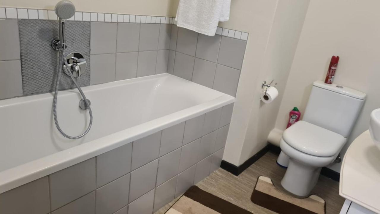Cottonwoods For Family, Friends And Business Trips. Apartment Johannesburg