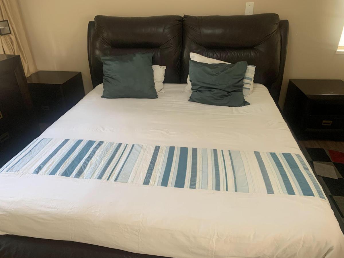 Safari -beautiful 3 Bedrooms, 10-seater Dining , Tv Room, Garden & Pool Apartment *