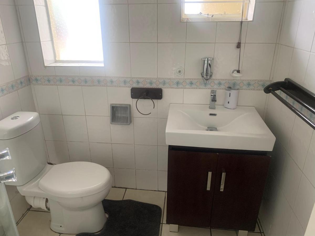 Safari -beautiful 3 Bedrooms, 10-seater Dining , Tv Room, Garden & Pool *