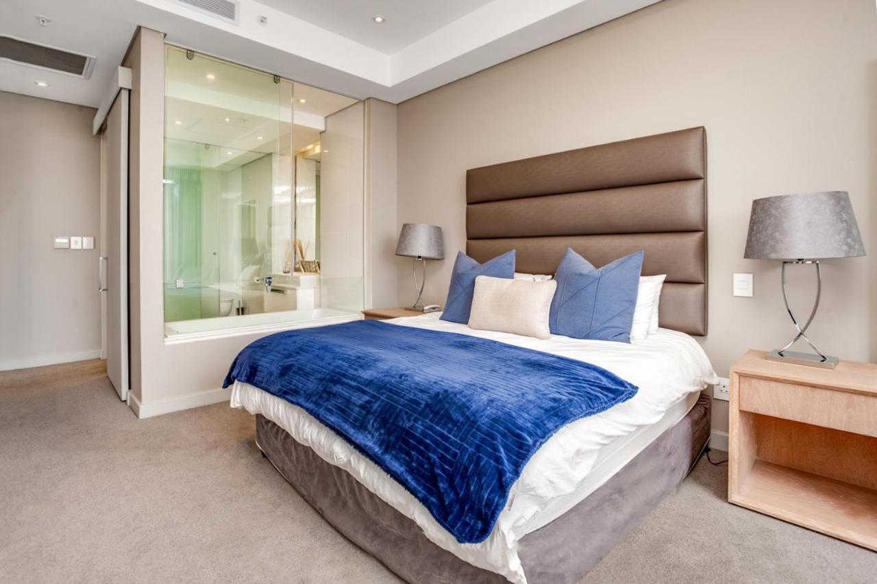 Luxury Penthouse At Sandton Skye Apartment
