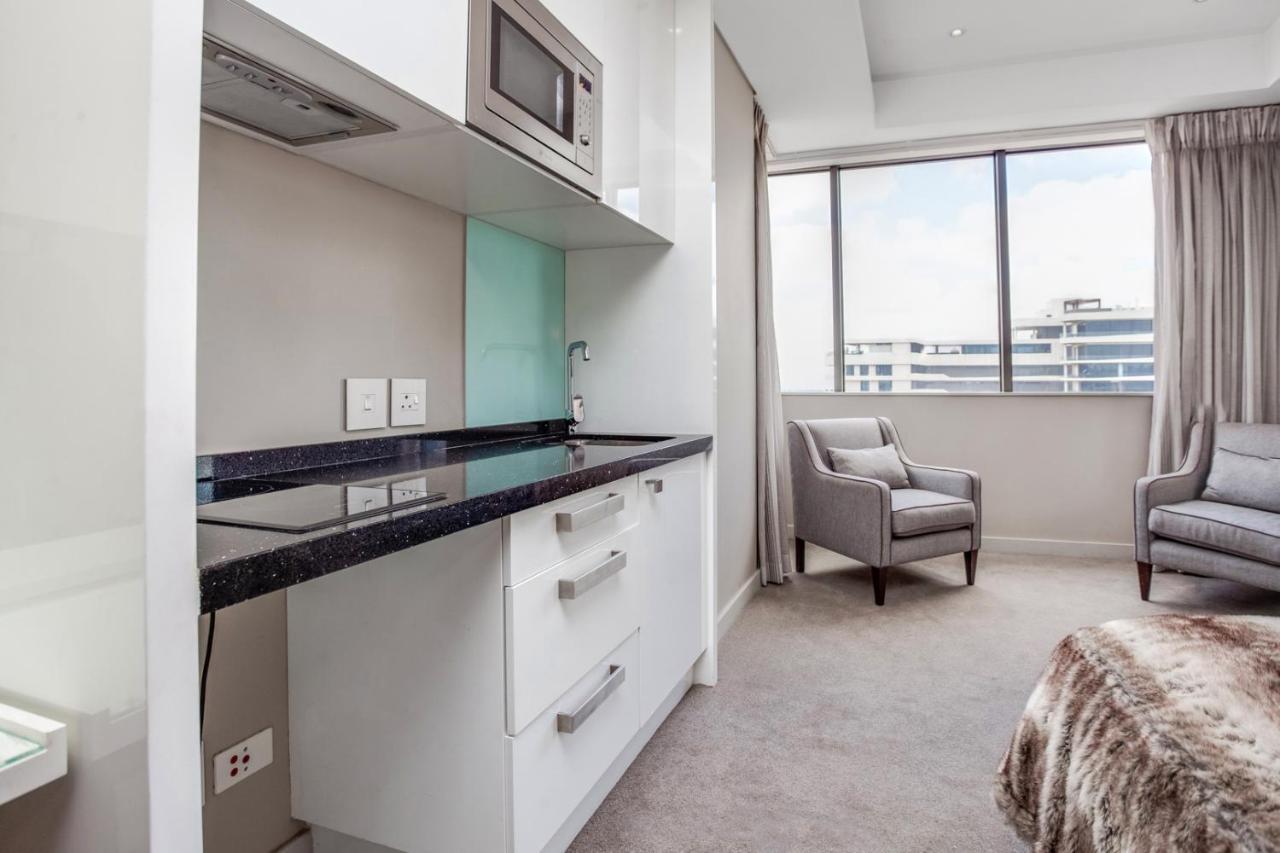 Apartment Luxury Penthouse At Sandton Skye *