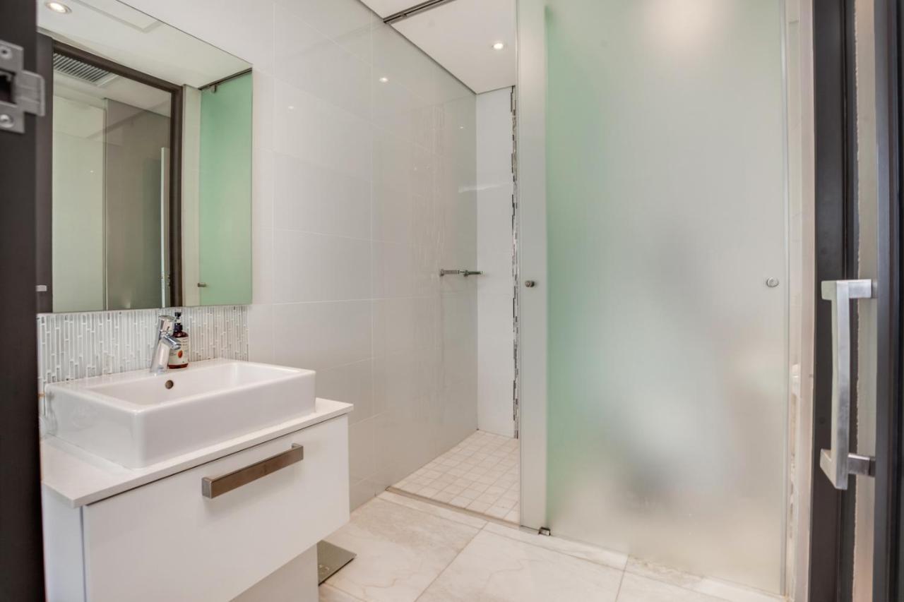 Apartment Luxury Penthouse At Sandton Skye Johannesburg
