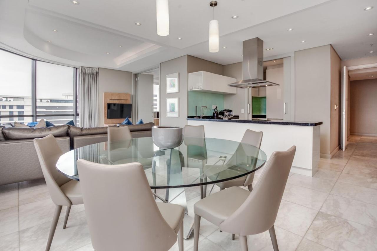Luxury Penthouse At Sandton Skye Apartment *