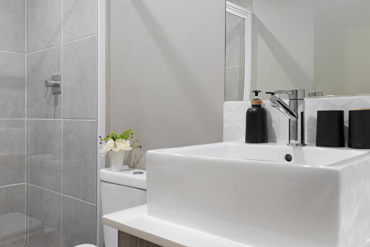 Urban Oasis At The Bolton Apartment