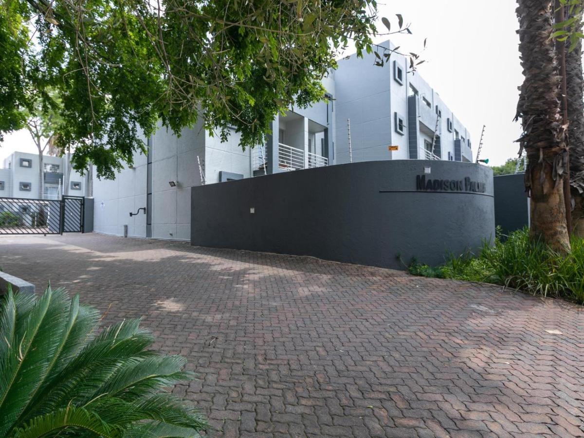 Rad Stays 28 Madison Palms * Johannesburg