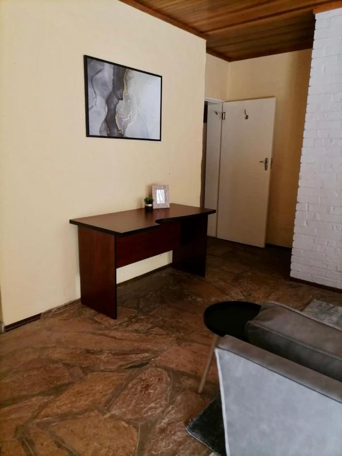 At Bagley Tarrace House Apartment Johannesburg