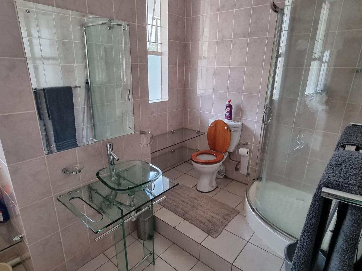 Walk Frm Mandela Square, Sandton And Gautrain Apartment Johannesburg