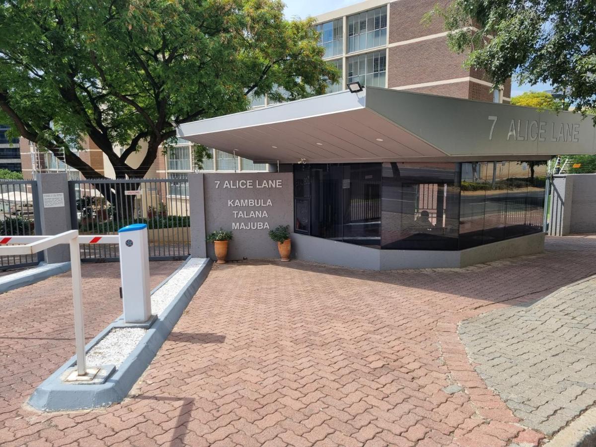 Walk Frm Mandela Square, Sandton And Gautrain Apartment Johannesburg