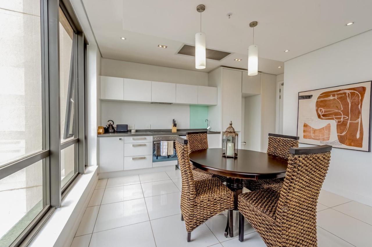 Sandton Skye Serviced Apartment *