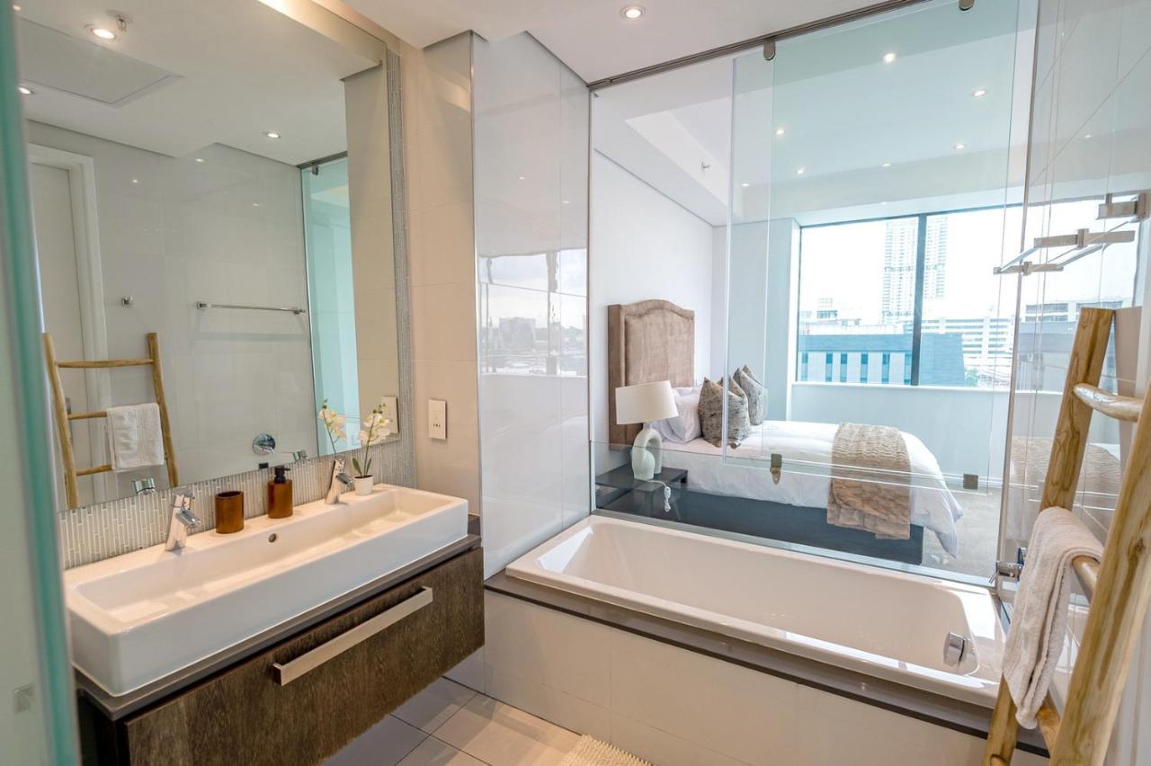 Sandton Skye Serviced Apartment