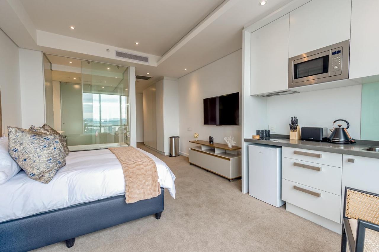 Sandton Skye Serviced Apartment *