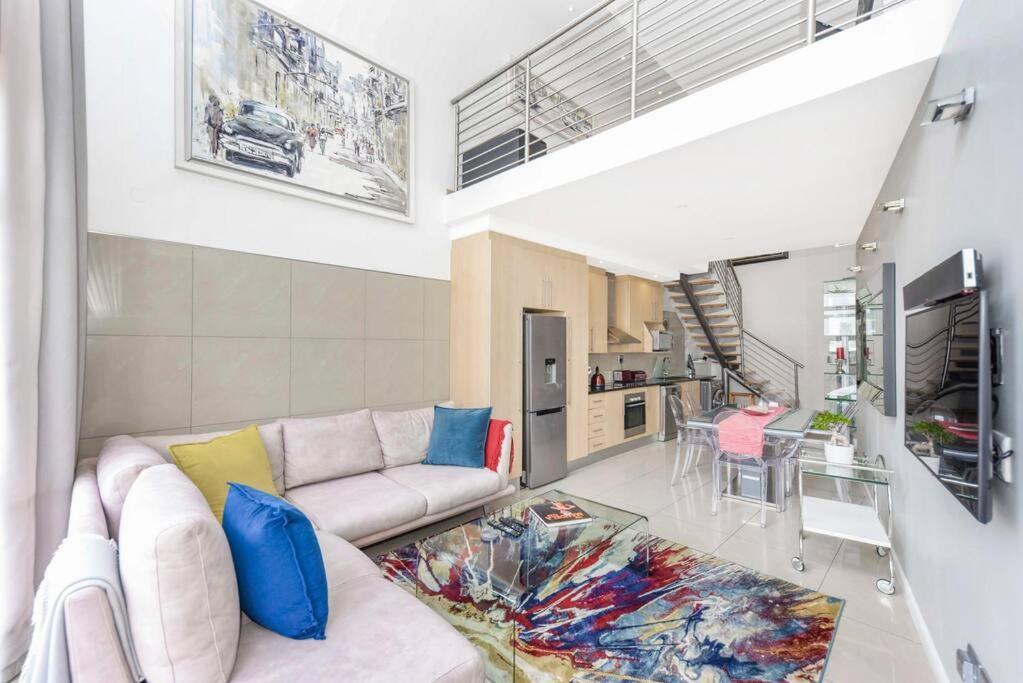 Hydro Park Penthouse Loft Apartment *