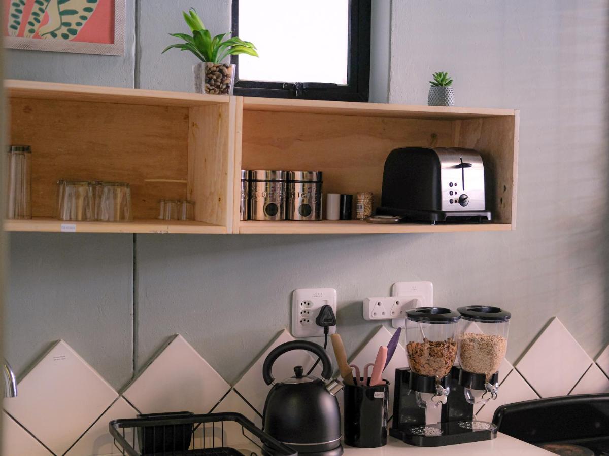 The Artful Cityscape Loft - Serenity In The Apartment