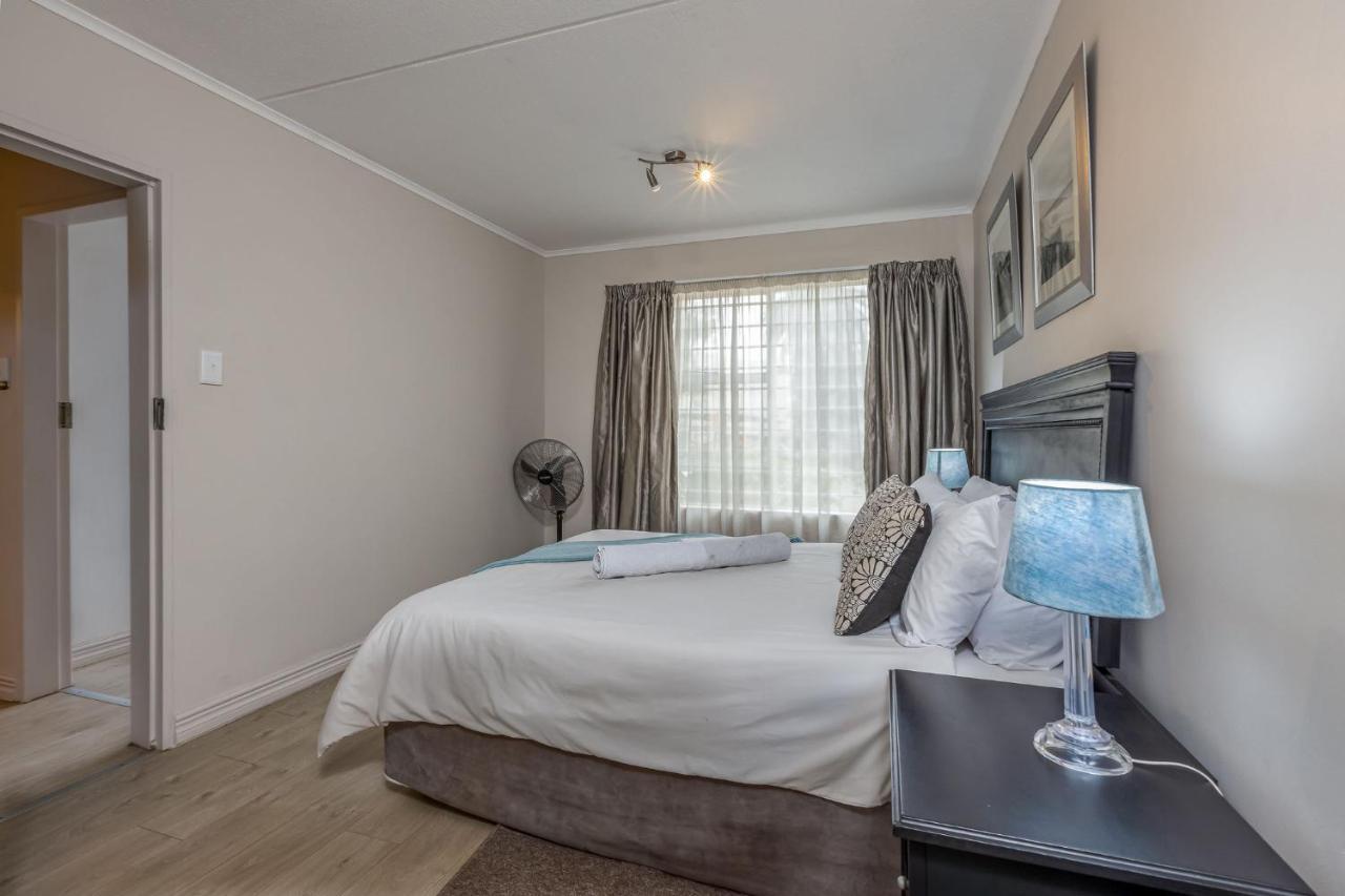 Rad - 26 Madison Palms East 112 North Road Sandown * Johannesburg
