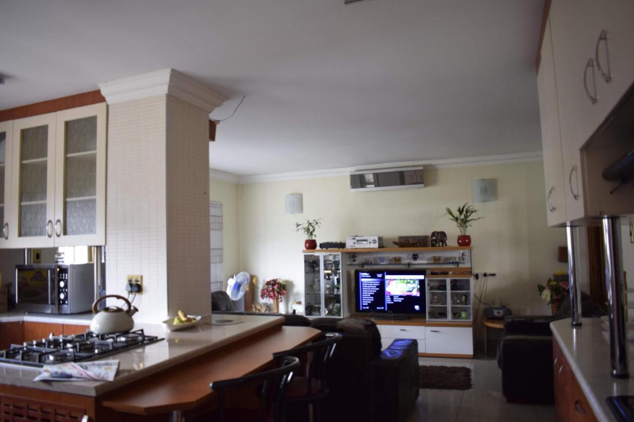 Homestay Lalela House
