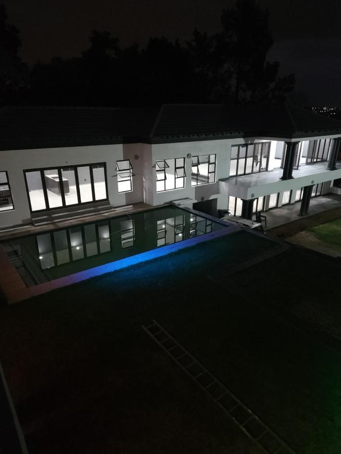 Bryanston Drive Elegant & Boardroom Facilities Johannesburg