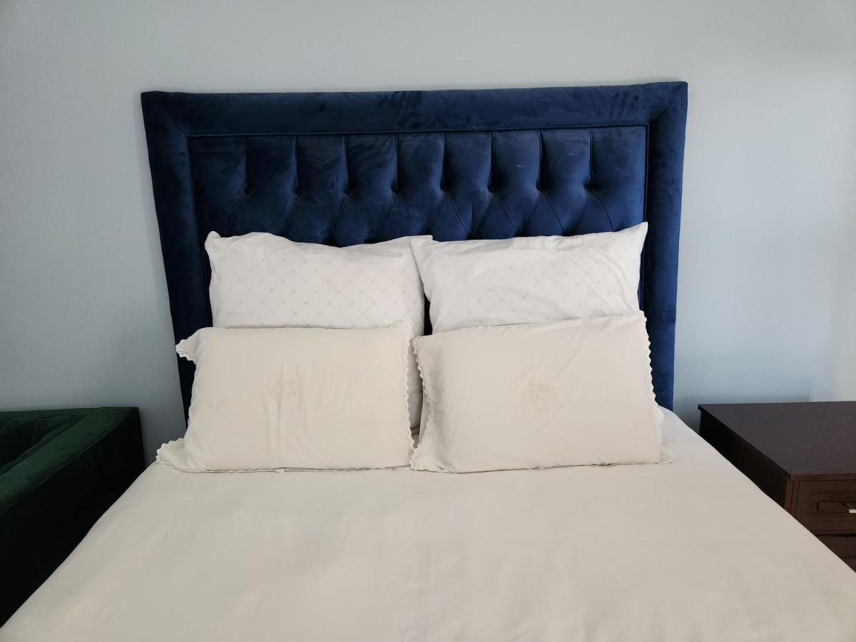 Guest house Bryanston Drive Elegant & Boardroom Facilities Johannesburg