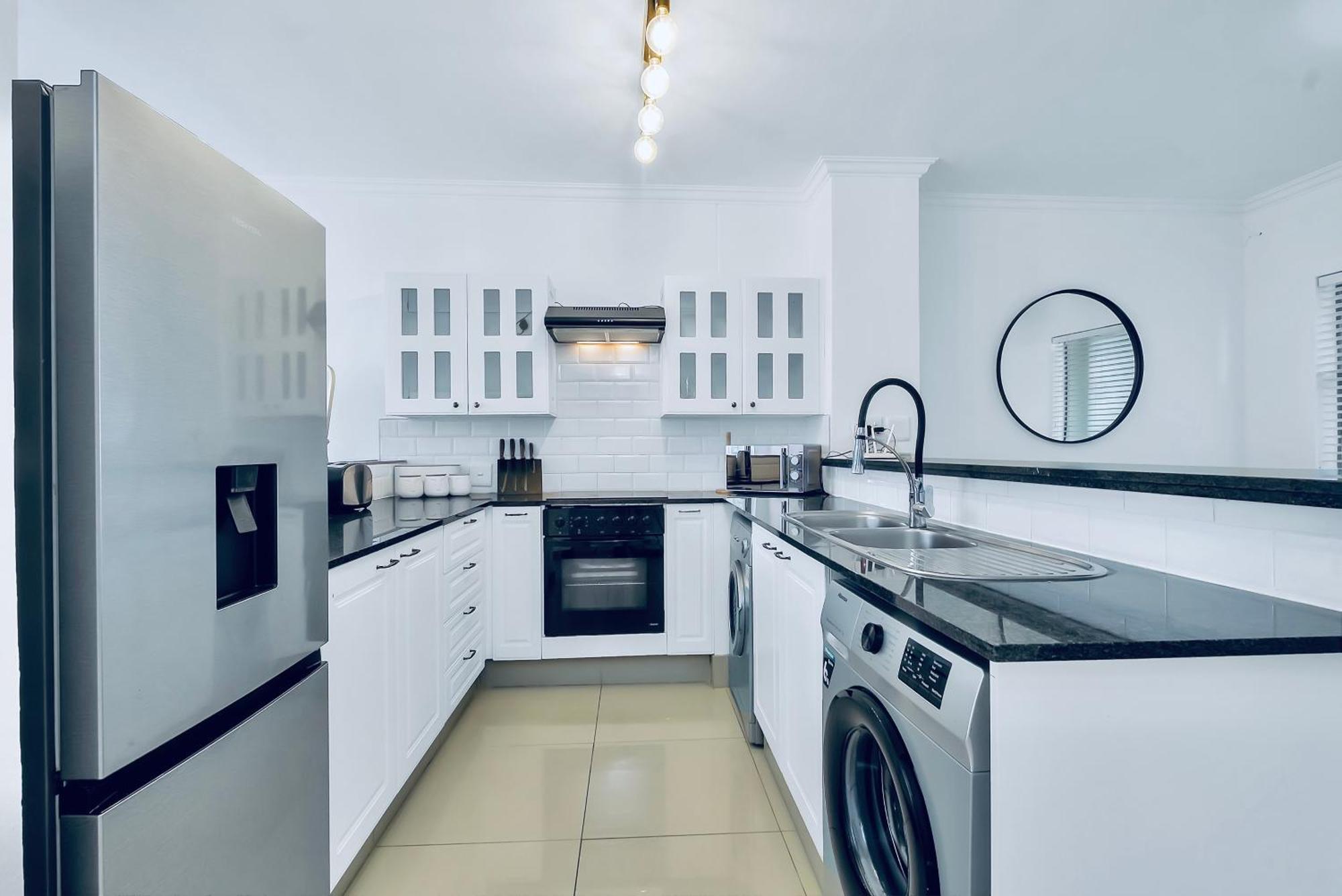 2 Bedroom 2 Bath Luxury - Sandton Cbd Apartment