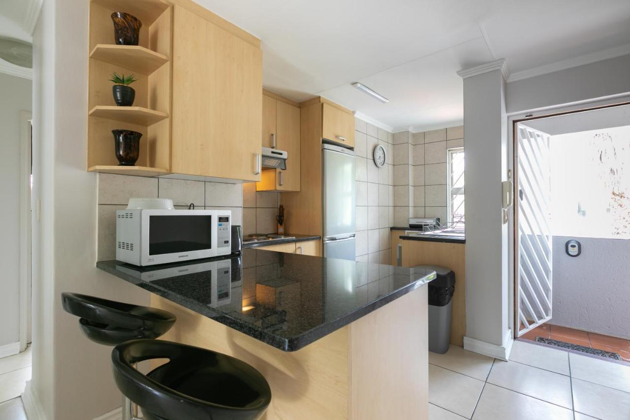 Radstays - 43 Madison Palms Apartment Johannesburg