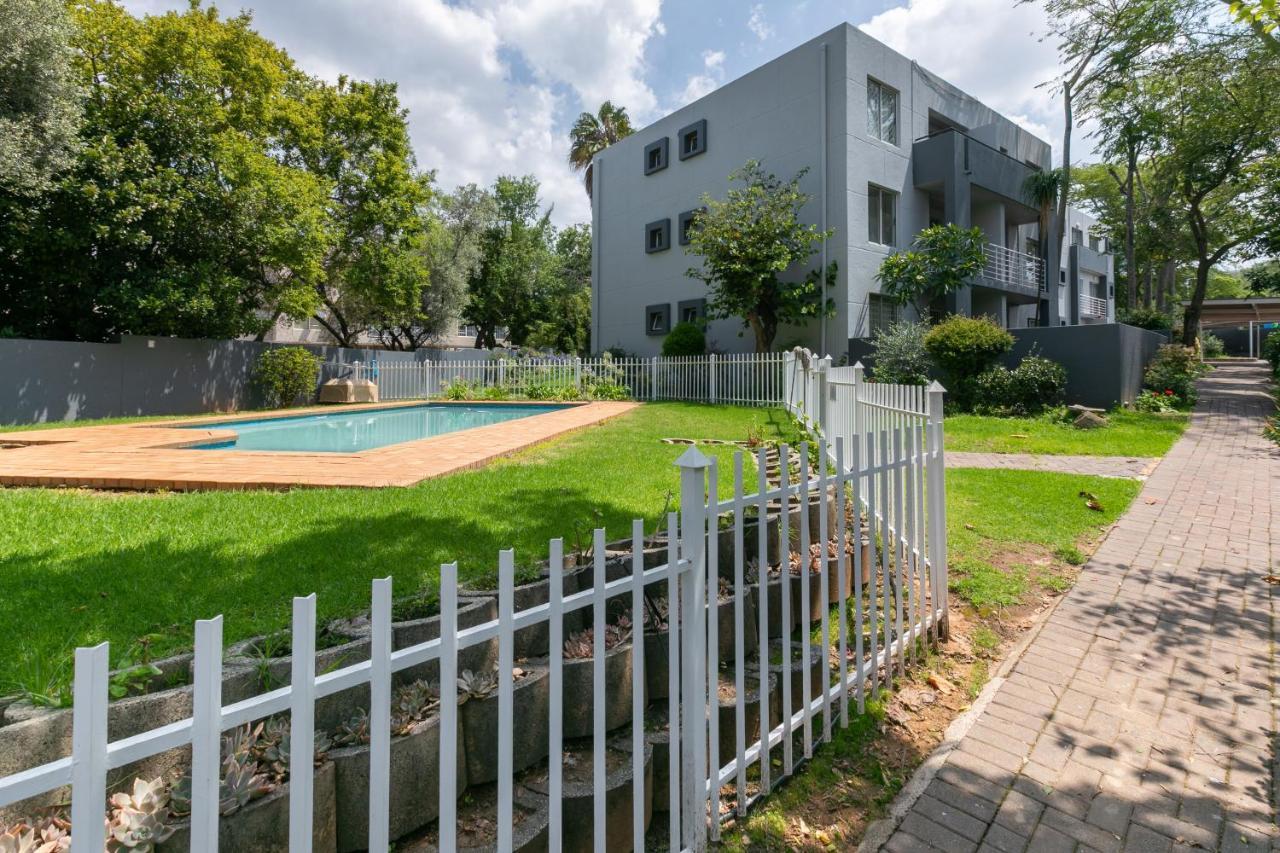 Apartment Radstays - 43 Madison Palms Johannesburg